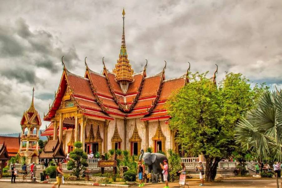 Đến Phuket hãy tham quan các ngôi đền cổ linh thiêng