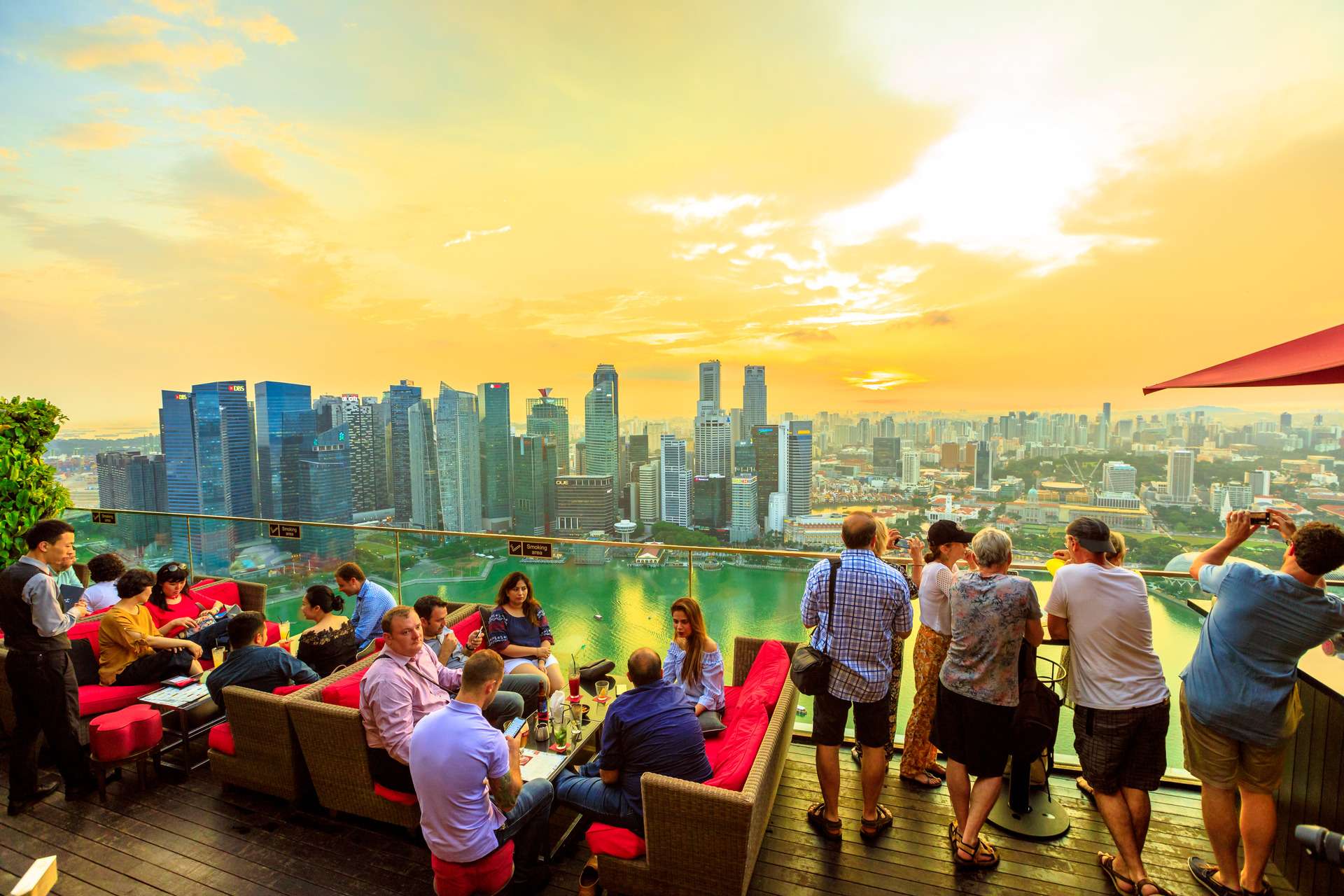 The 7 Best Rooftop Bars in Singapore for Stunning Views and Great Drinks