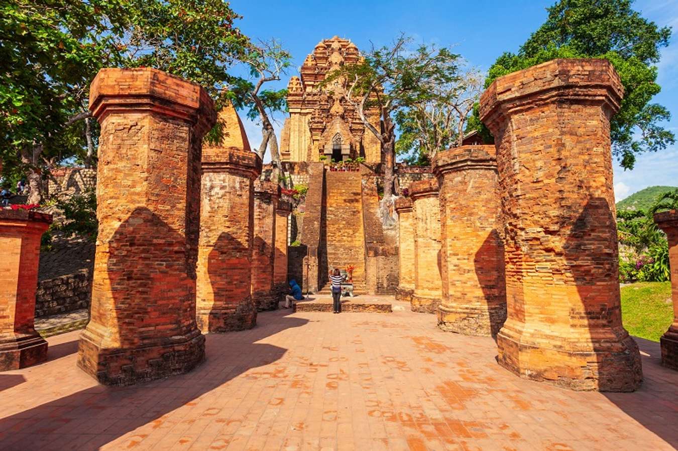 Tháp Bà Ponagar Nha Trang: Kinh nghiệm tham quan từ A-Z