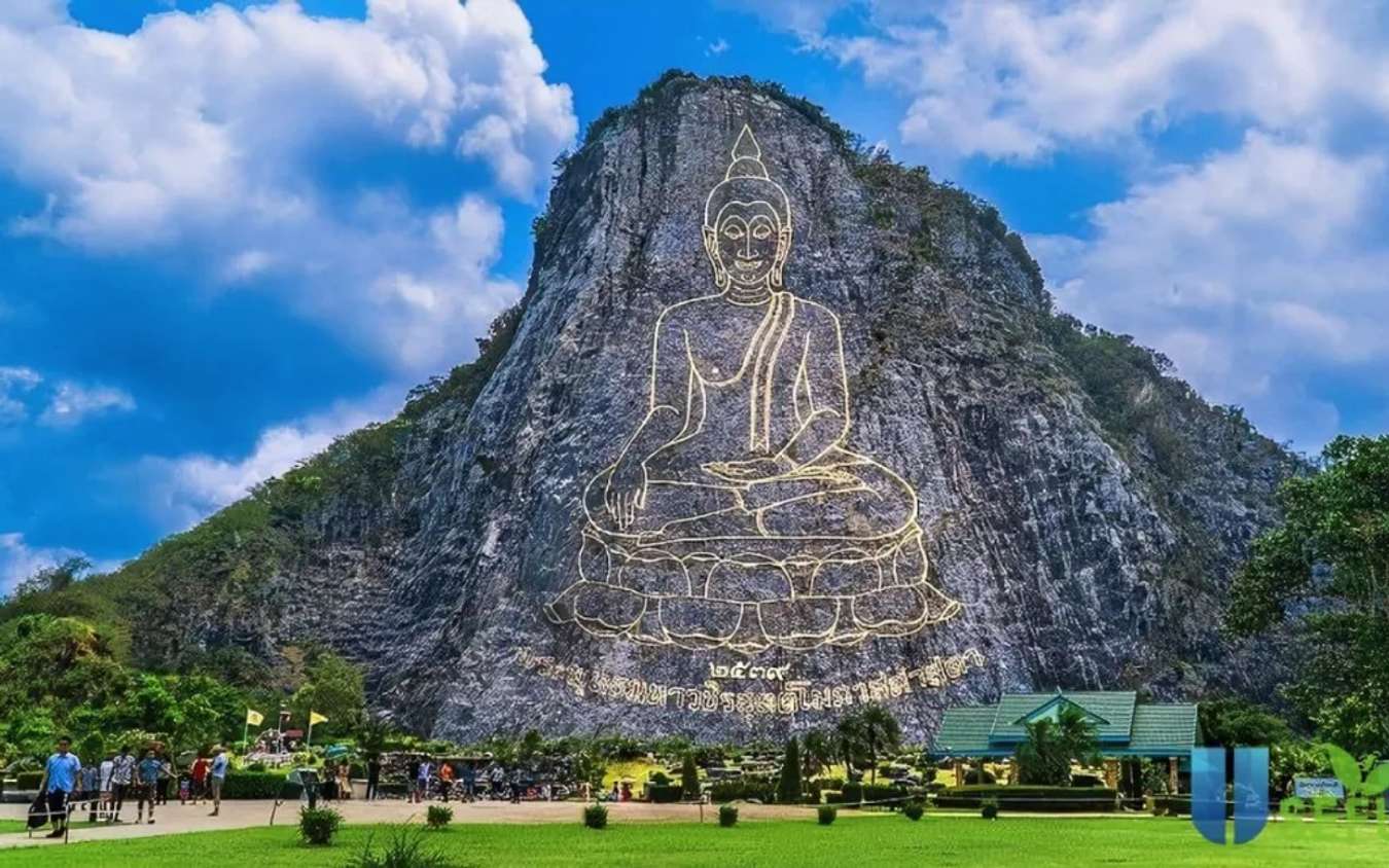 Bức tượng dát vàng độc đáo tại Trân Bảo Phật Sơn @zoomtravel
