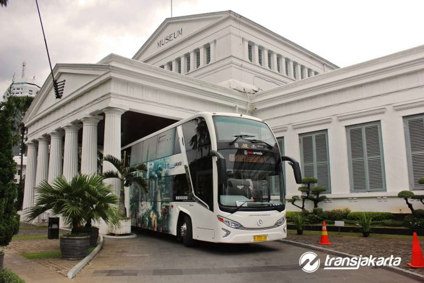 bus tingkat jakarta city tour