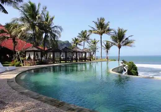 Queen of The South Resort