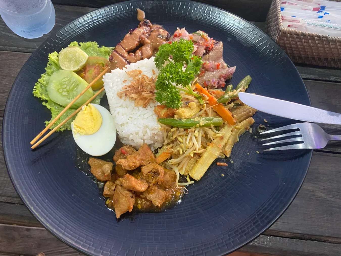 Món Nasi truyền thống mà mình order - đảo Nusa Ceningan 