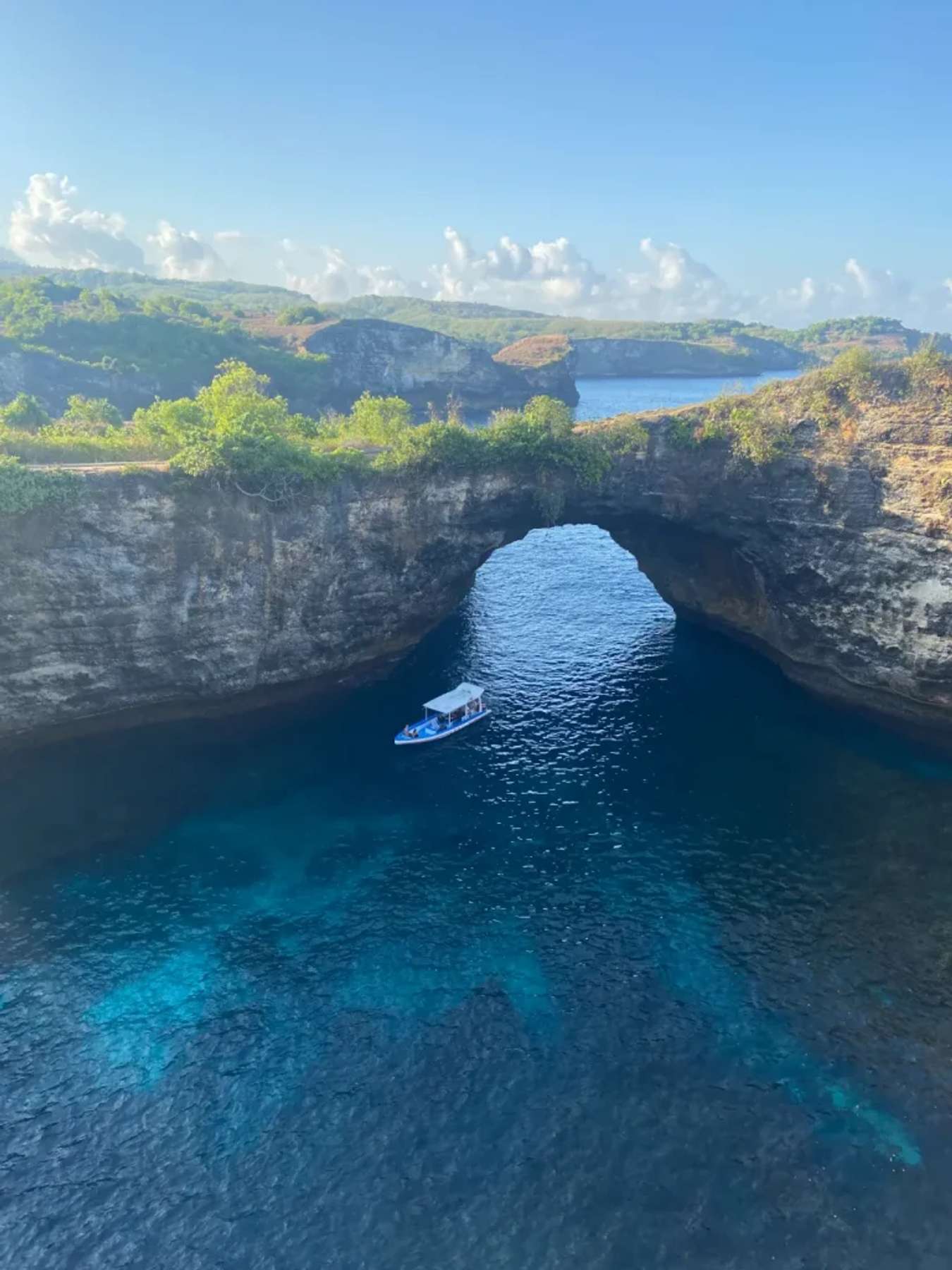 Cảnh vật tuyệt đẹp ở Broken beach - đảo Nusa Penida