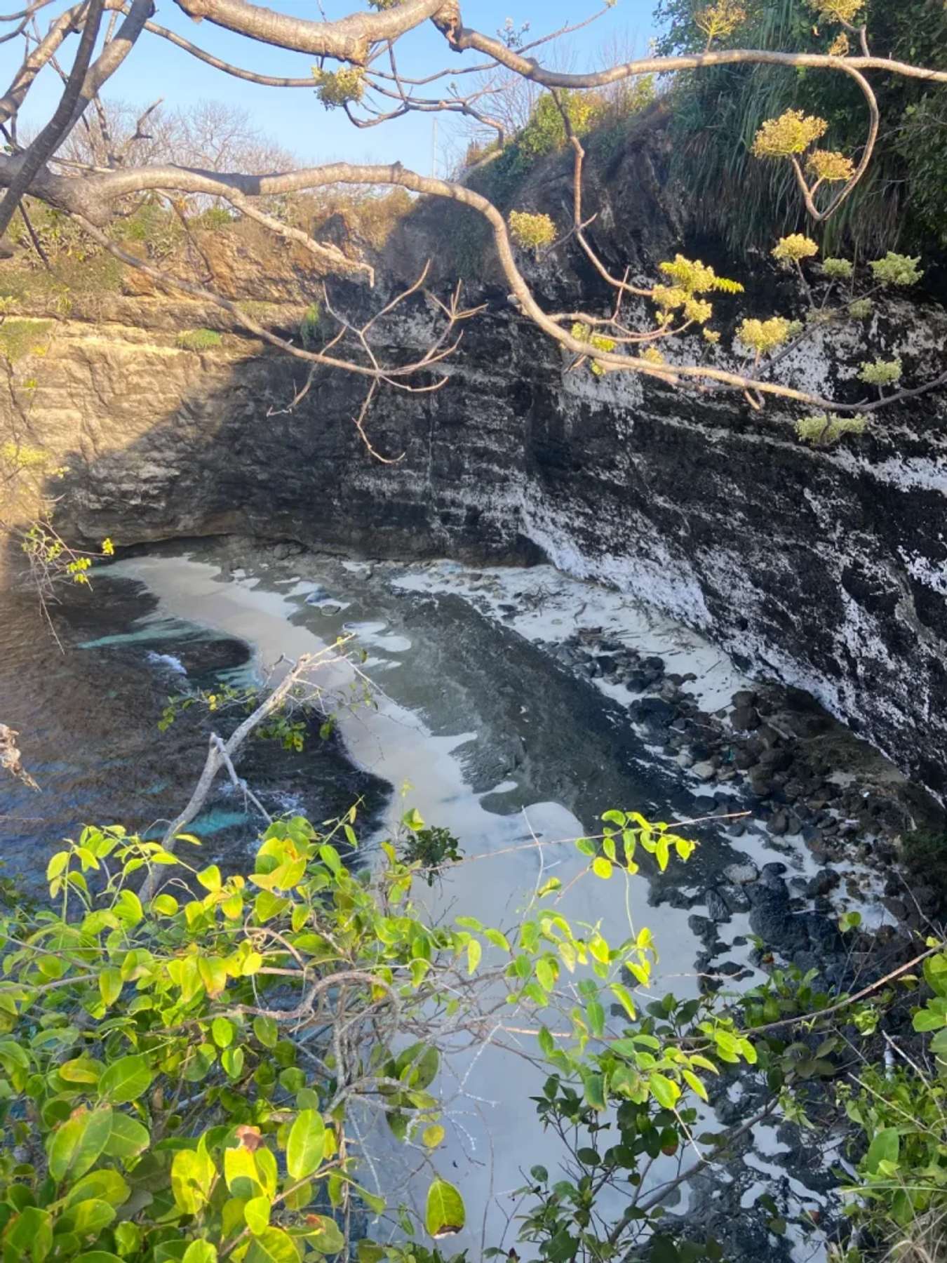 Vách đá siêu cao ở Broken beach