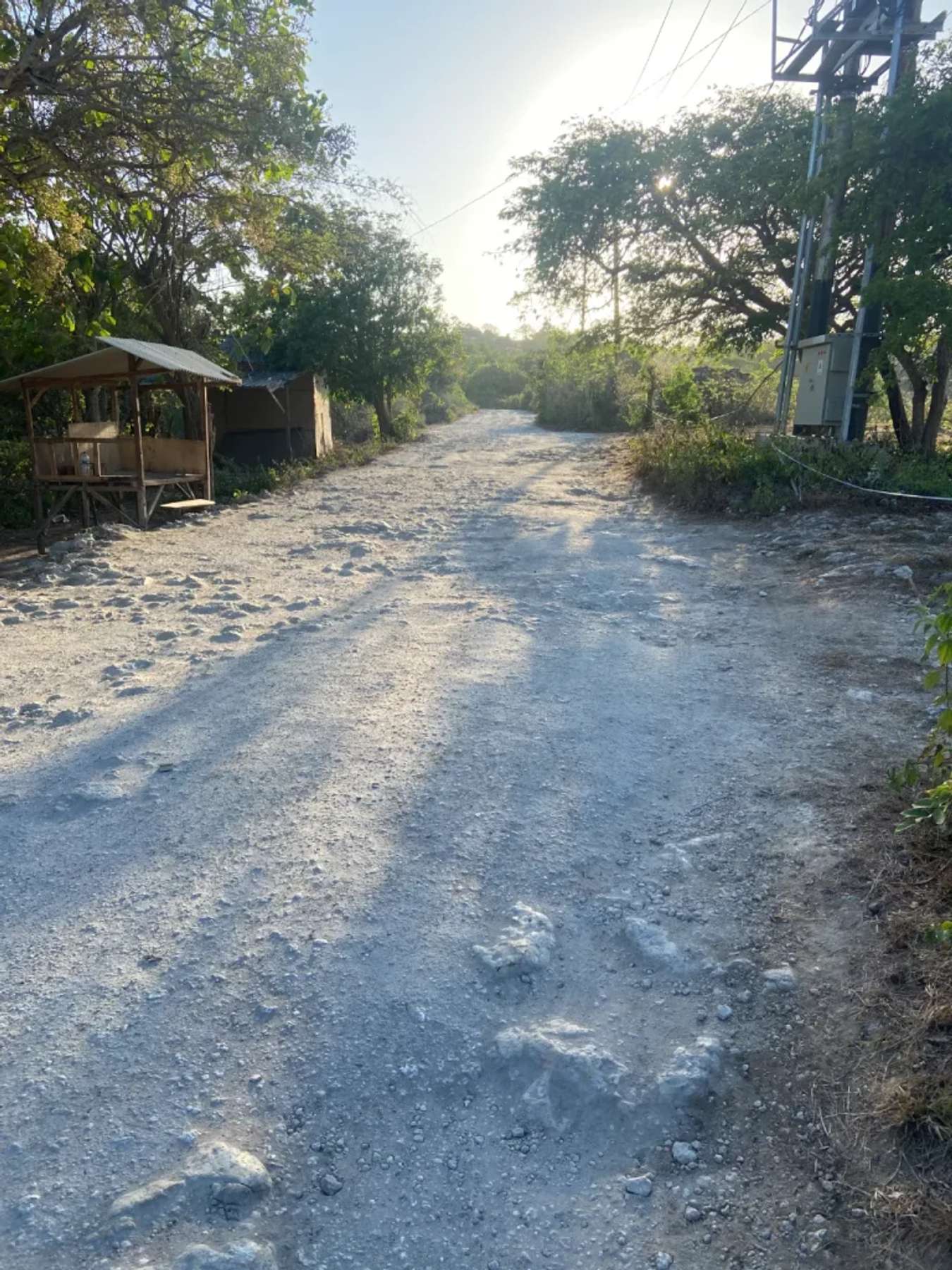 Không một bóng ai trên đường đi Broken beach