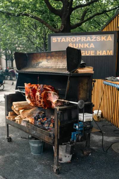 Món thịt nướng Phố Cổ - du lịch Praha
