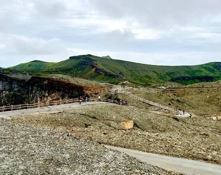 Lối di chuyển từ Crater 1 và Crater 2
