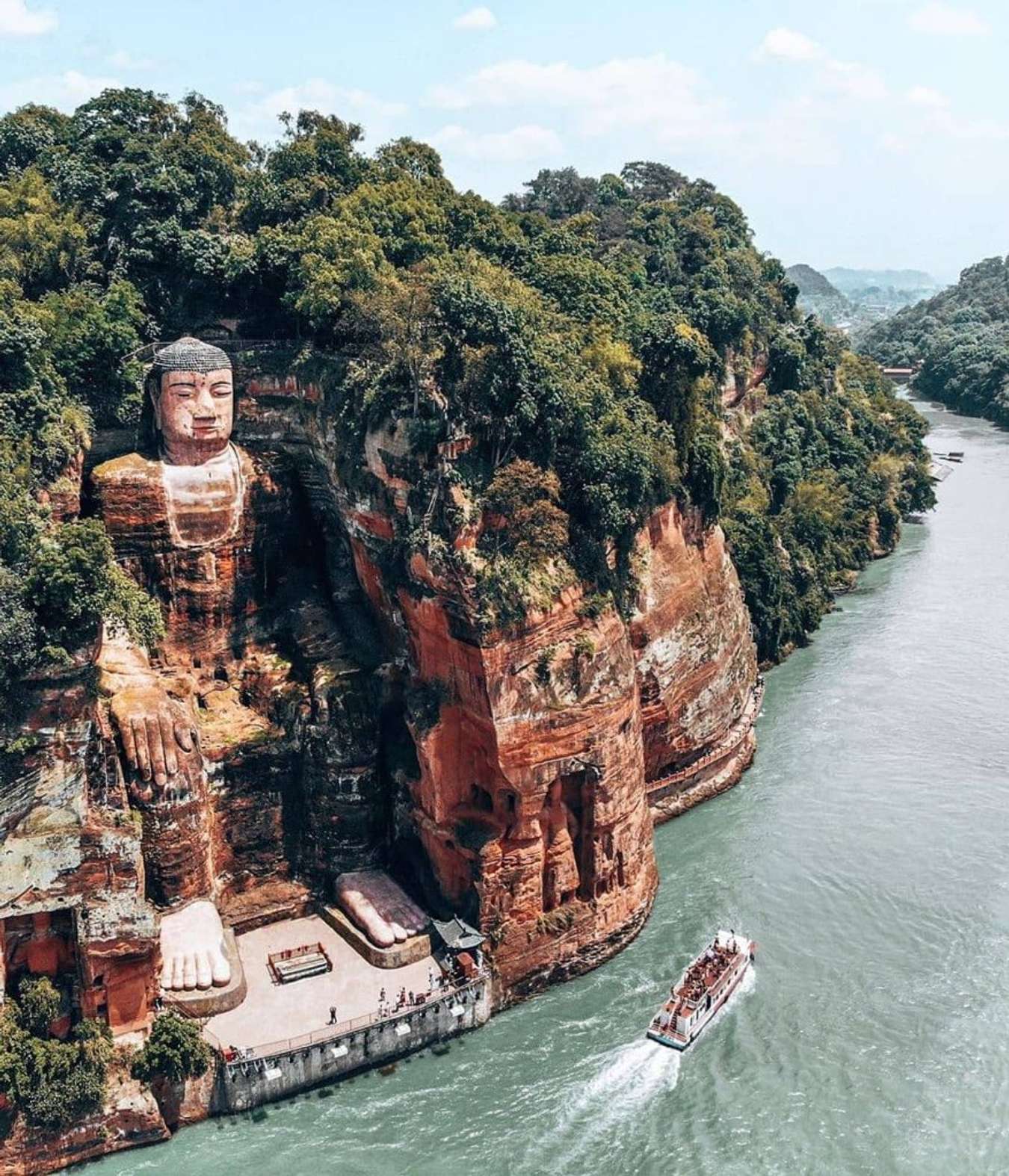 Khám phá Lạc Sơn Đại Phật – pho tượng Phật khổng lồ hơn 1.000 năm tuổi