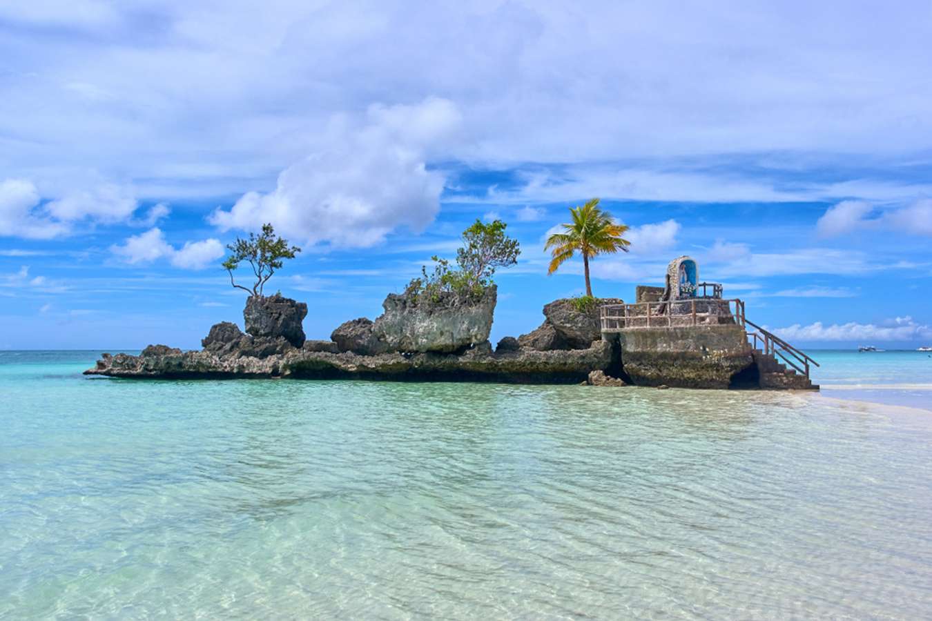 Willy's Rock - Things to do in Boracay