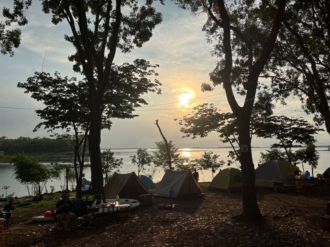 camping hồ trị an