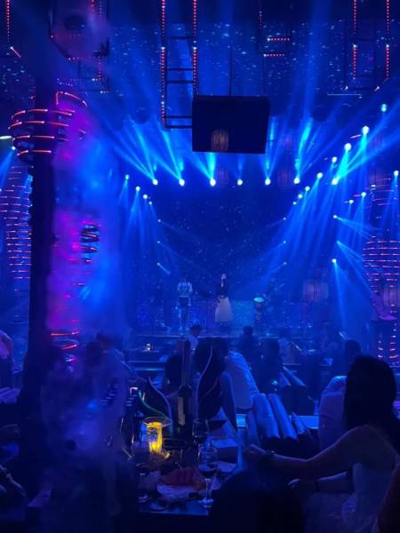 Các band nhạc chủ yếu biểu diễn live acoustic bằng tiếng Trung