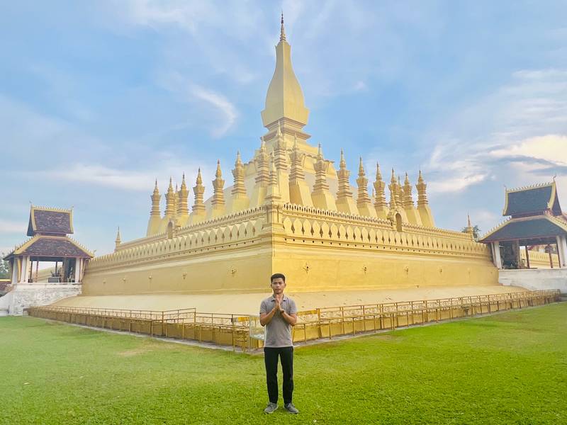 tháp Thạt Luổng
