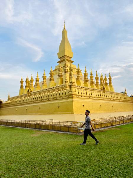 tháp Thạt Luổng