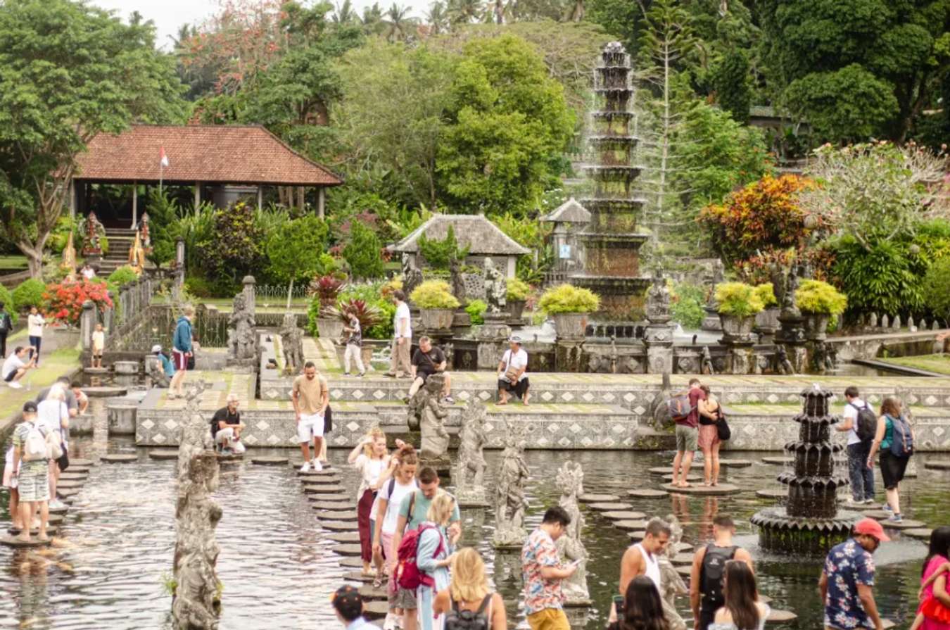 Cung điện nước Tirta Gangga thu hút nhiều du khách chụp hình - Điểm đến ở Bali