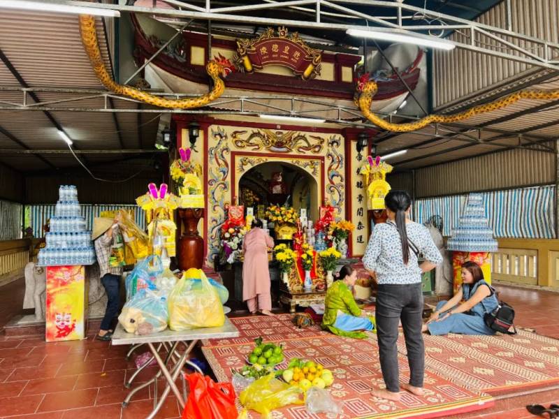 Lăng đức Hoàng Mười
