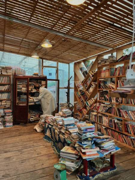 Có thể đến mua sách theo ký giá siêu rẻ
