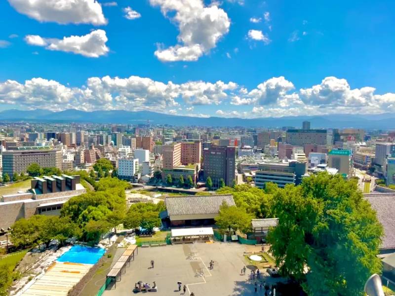 Tầm view từ tầng 6 của tòa lâu đài
