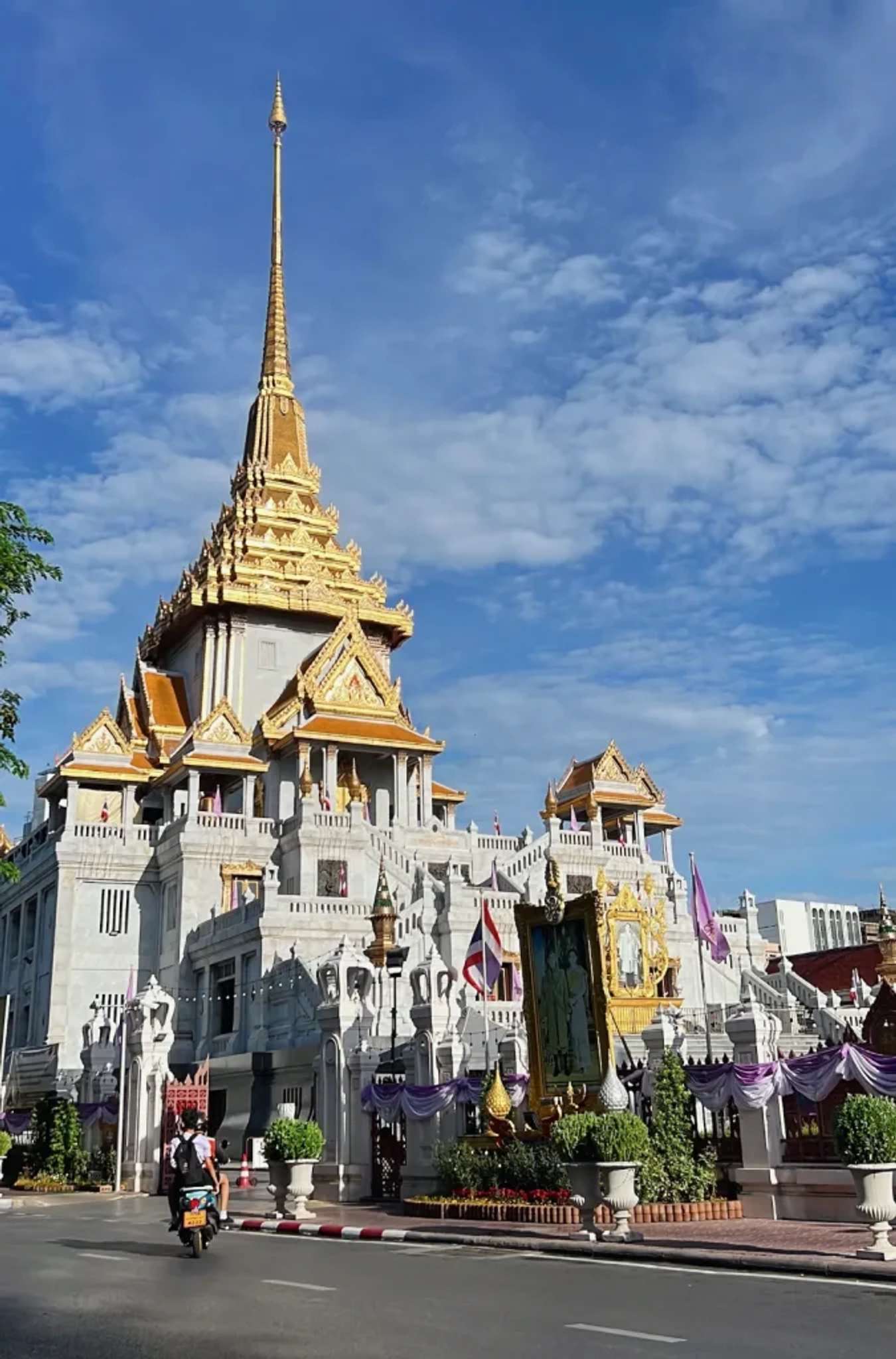 Một ngôi chùa giữa Chinatown
