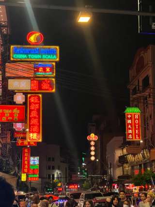 Có một Chinatown quen mà lạ ở Bangkok , Sói