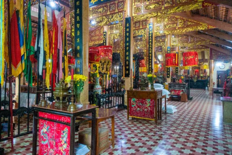 ên trong Đình thần Nguyễn Trung Trực, Rạch Giá
