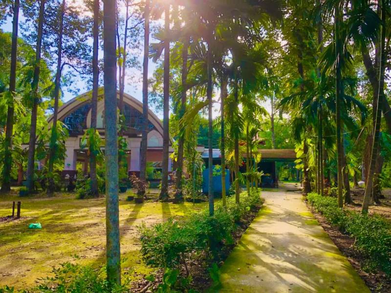 Di tích đền thờ thần mặt trời, phía nam chùa Tháp Linh
