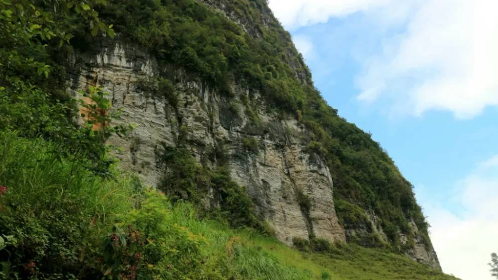 Những mảng núi đá hùng vĩ với kết cấu độc đáo - Hiking Pả Vi Thượng
