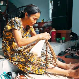 Nón được làm trong các gia đình