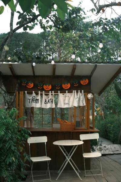 Decor tiệm bánh dễ thương của “Rừng nhiệt đới”
