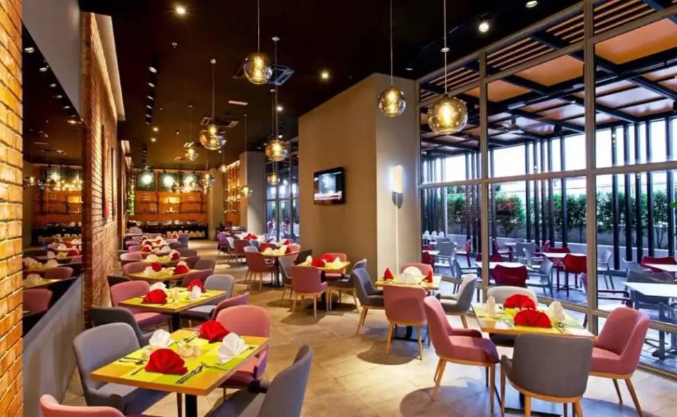 The Straits Hotel & Suites