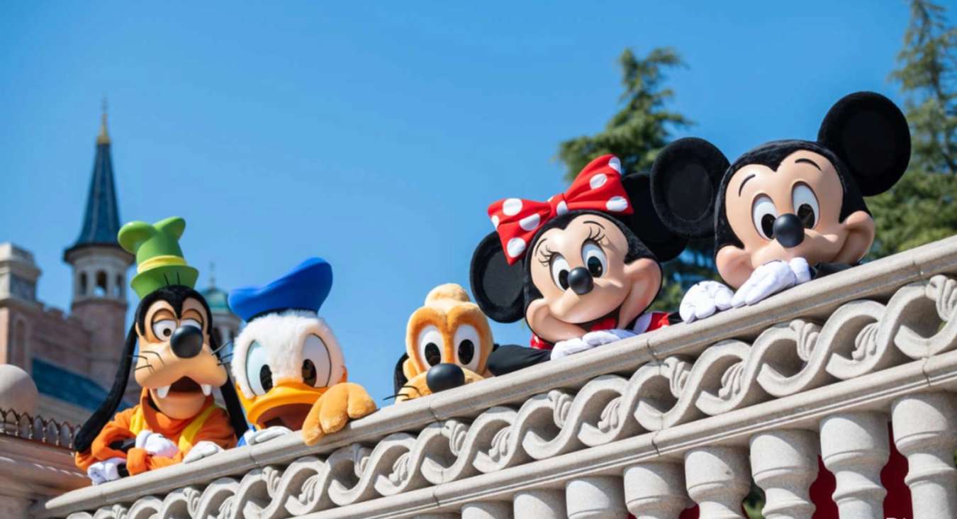 Disney characters at Shanghai Disneyland 