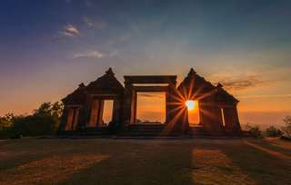 Sejarah Candi Ratu Boko, Istana Ayah dari Roro Jonggrang!, Travel Bestie