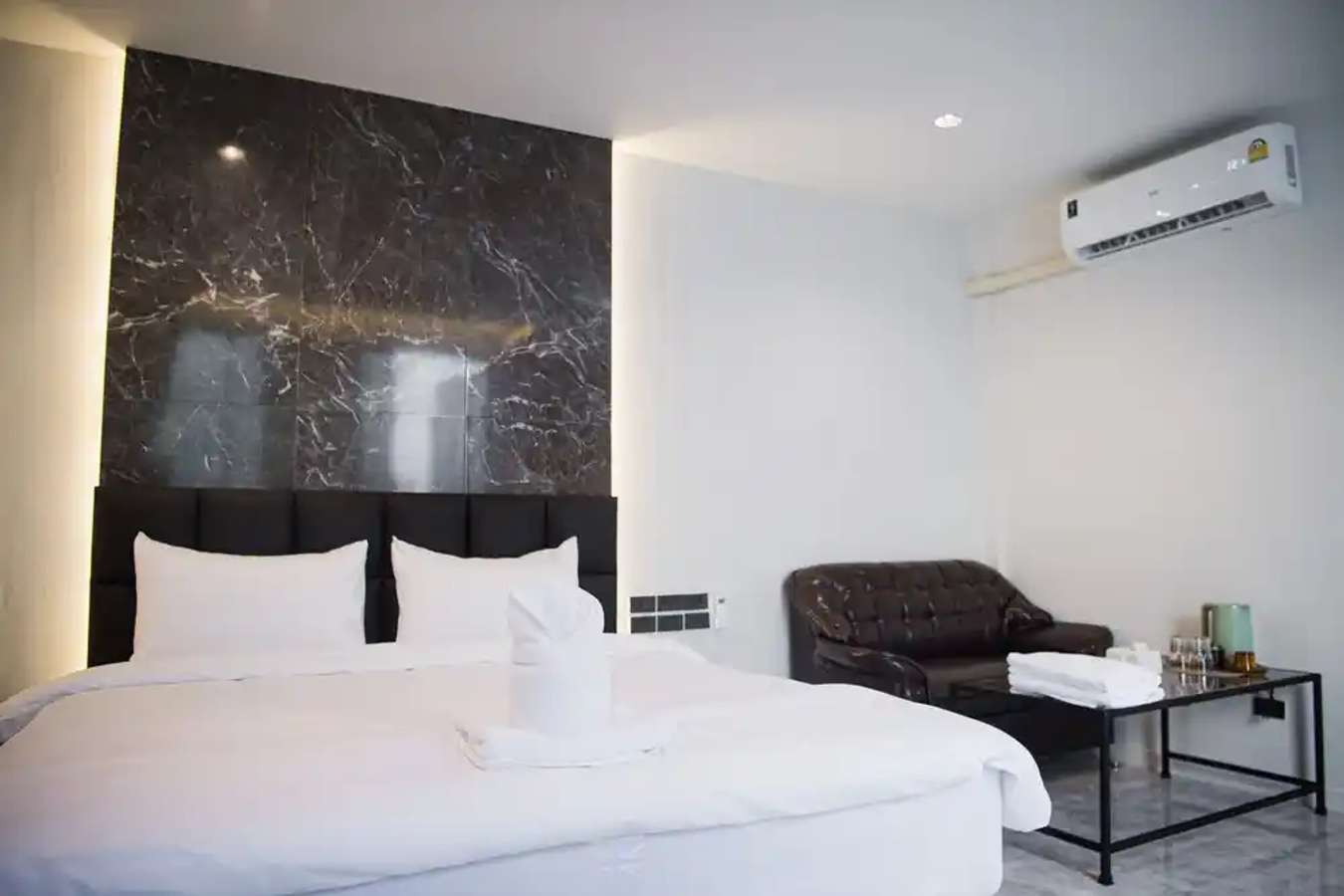 10 Best Cheap Hotel in Bangkok for Hooligans to Watch Br*n* M*rs
