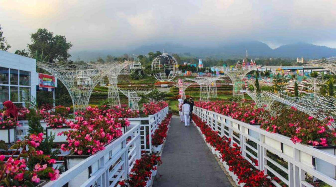 8 Taman Bunga Di Semarang, Cocok Untuk Wisata Keluarga!