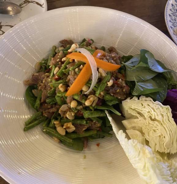 Ăn gì ở Siem Reap - Món gỏi bò đậu que siêu cay