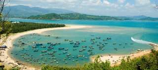 Biển Vịnh Hòa Phú Yên - Nơi sở hữu vẻ đẹp hoang sơ quyến rũ, Nguyễn Thụy Mộc Nhiên