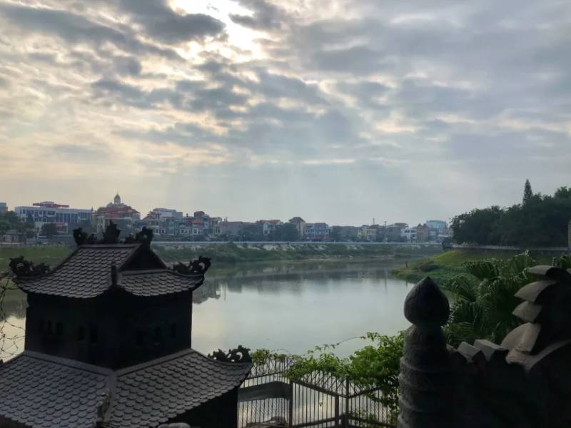 Tầm nhìn về dòng sông Kỳ Cùng từ đền Kỳ Cùng