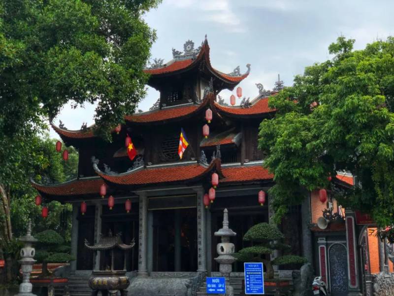 Mặt chính của Chùa Thành - điểm nhìn ấn tượng nhất từ bên ngoài