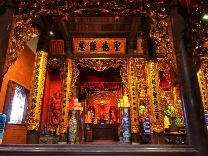 Không gian thờ tự bên trong Chùa Thành
