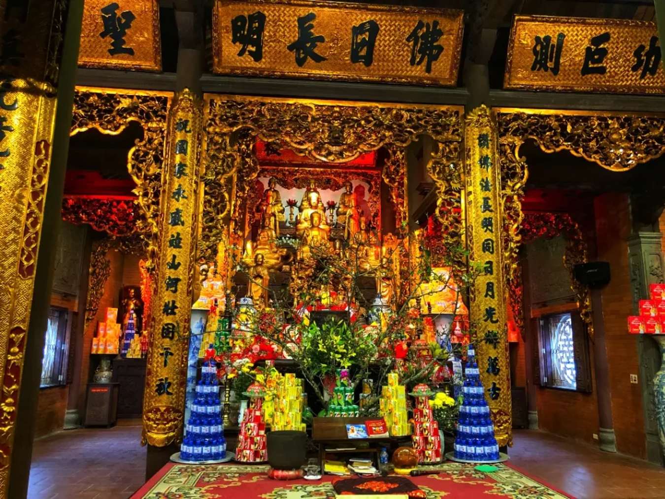 Worship space inside Thanh Pagoda