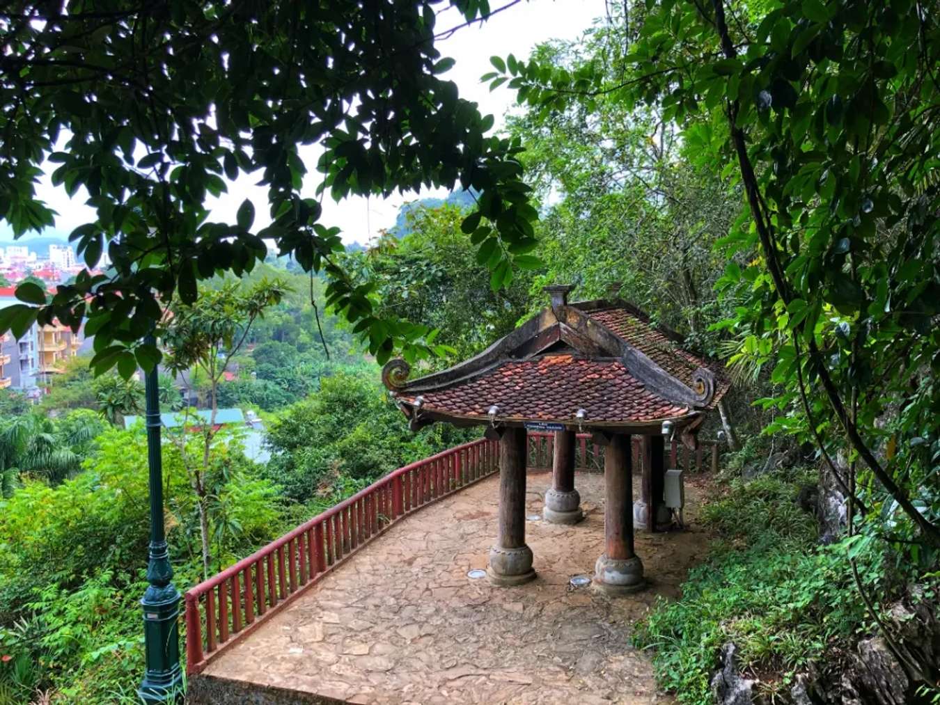 Vong Thi Floor - where you can see the statue of To Thi waiting for her husband