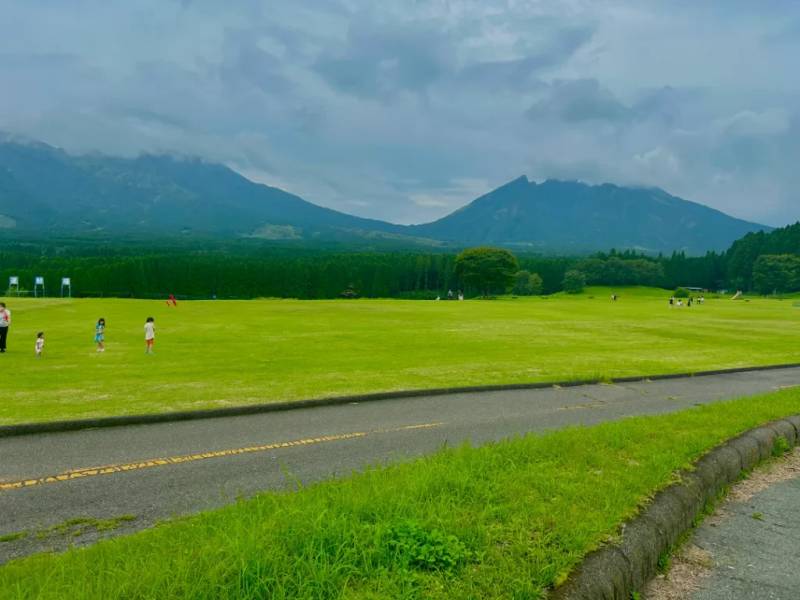 Đường đi đến đền Kamishikimi Kumanoimasu
