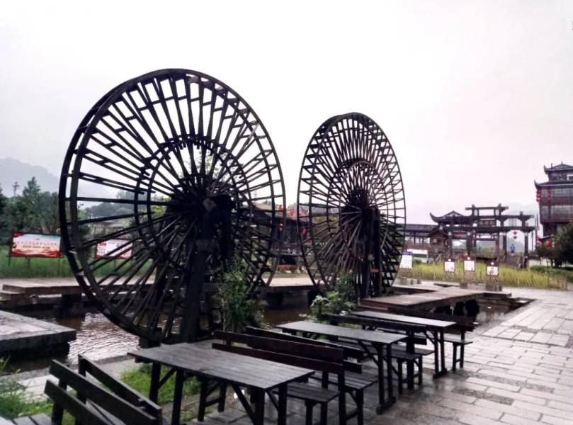 Bánh xe nước ở phố cổ Khê Bố