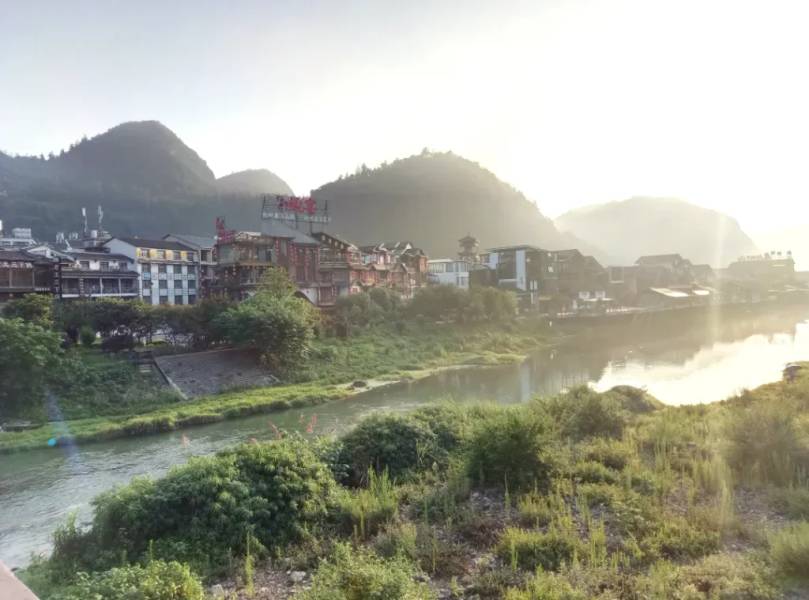 Sáng sớm ở thị trấn Vũ Lăng Nguyên