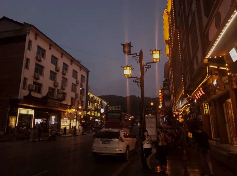 Buổi tối ở trung tâm Vũ Lăng Nguyên
