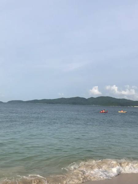 Bãi tắm Hồng Vàn - đảo Cô Tô
