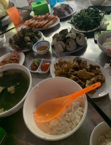 Bữa ăn trưa bao gồm trong tour