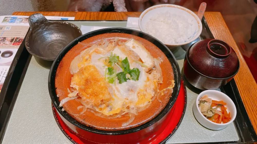 Ngoài ra đây còn có món Katsudon đặc biệt bằng đậu phụ dành cho những bạn ăn kiêng hoặc ăn chay.