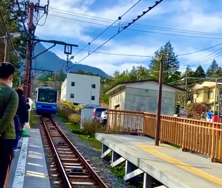 Những chuyến tàu cheo leo trên núi là đặc sản không thể thiếu ở Hakone - Khám phá Hakone