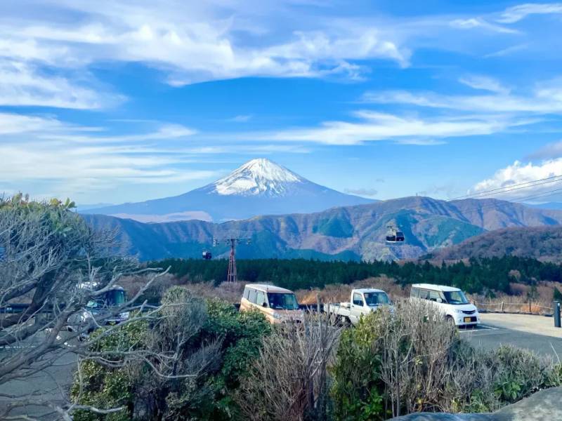 Núi Phú Sĩ nhìn từ Odawara. Bạn có thể chụp được những bức ảnh lãng mạn từ trong cáp treo hoặc check in khi lên đỉnh Odawara, tiến lại gần hơn với Núi Phú Sĩ hơn nữa